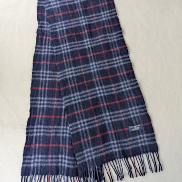 Pre-Loved Burberry Unisex Lambswool Scarf Navy – Check Pattern – Cozy & Stylish - Picture 3 of 7
